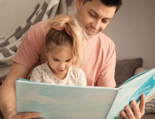 Lihtsad igapäevased tegevused ja ka raamatu kooslugemine arendavad kõne, kuid on ka spetsiaalseid kõne arengu mänge, millega teadlikumalt lapse keelelist arengut toetada.