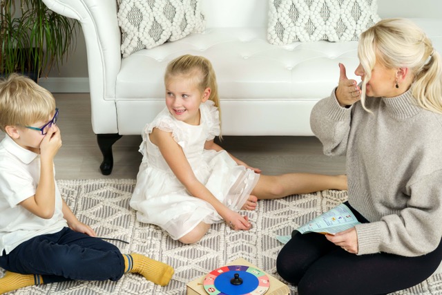 Koostöö spetsialisti ja lapsevanema vahel on väga oluline, kuid teraapia efektiivsus sõltub ka kodusest harjutamisest. Kõnevurr on mänguline vahend koduste harjutuste sooritamisel.